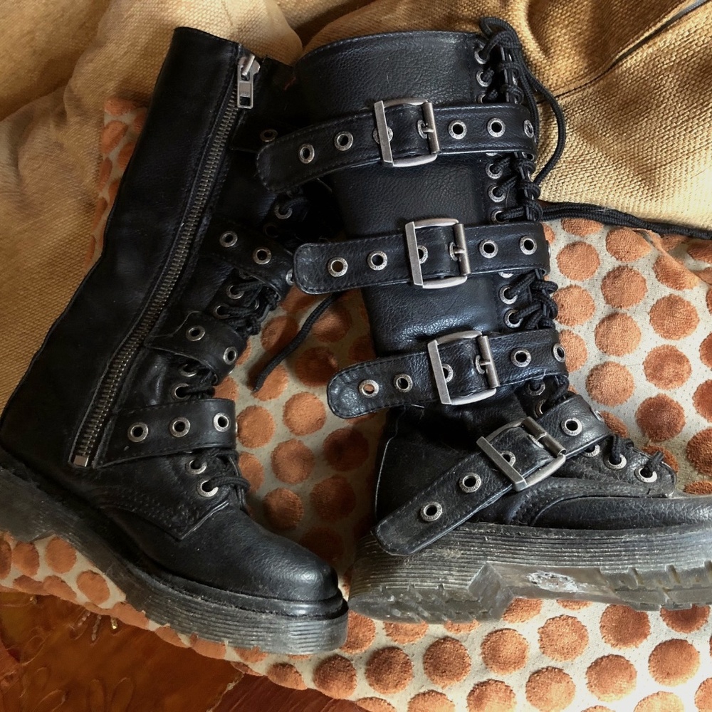 Demonia Women's size 6 black boots with buckles (fit small - 5.5)